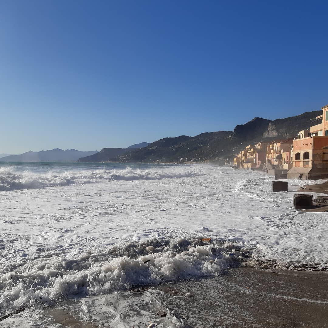 Mareggiata, dal Ponente arriva l'appello dei sindaci: 