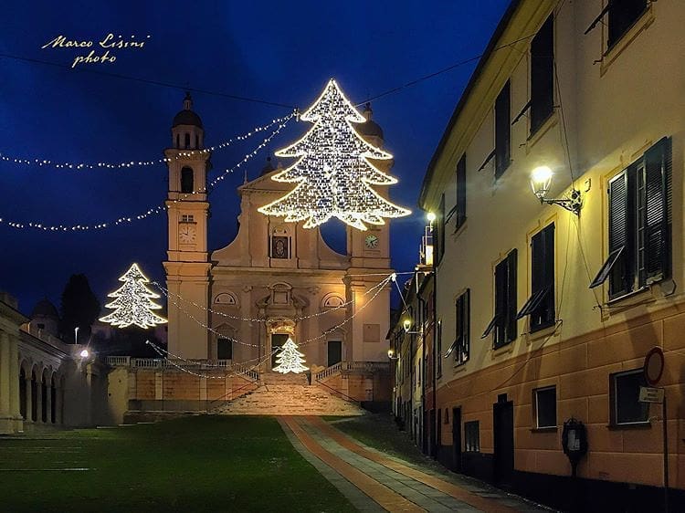 Il Comune non ha soldi per gli addobbi, ci pensano i cittadini a 