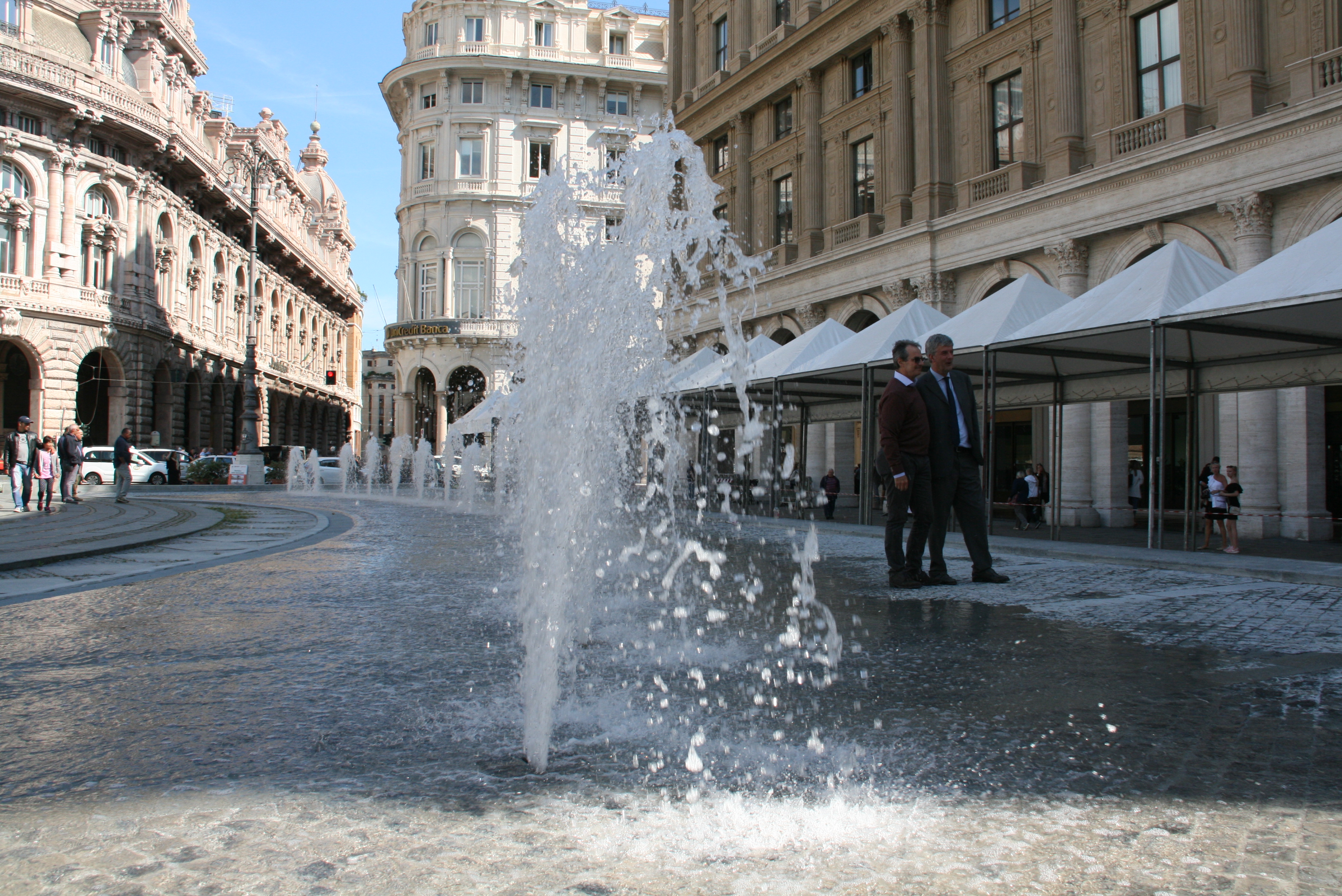 Giochi d'acqua in piazza De Ferrari a Genova, conclusi i lavori per riparare l'errore