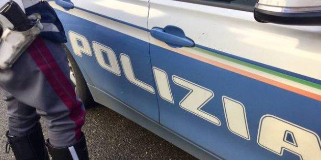 Tragedia a Genova, trovato in casa il cadavere di una donna: accanto un uomo ferito