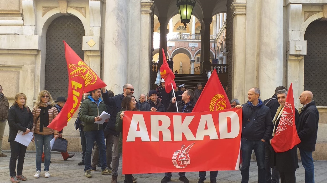 Arkad, continua la protesta dei lavoratori: venerdì nuovo sciopero