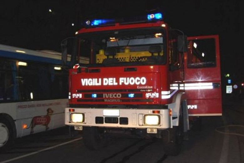 Genova, raid incendiario nella notte: decine di cassonetti dati alle fiamme