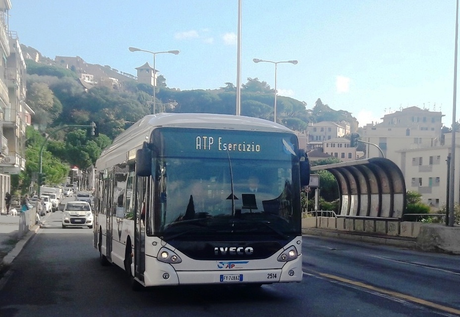 Da Recco a Genova a emissioni zero, entra il funzione il nuovo bus elettrico 