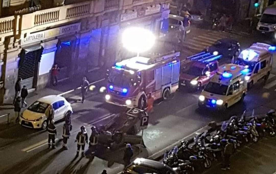 Auto cappottata in Corso Sardegna a Genova, due feriti