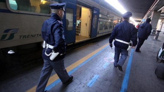 Ruba cellulare ad una viaggiatrice sul Thello, arrestato somalo