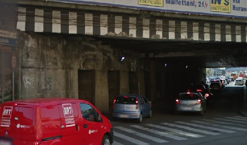 Genova, ciclista investito da un taxi nella notte: è grave all'ospedale