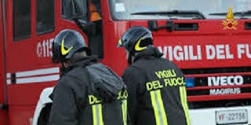 Incendio in un locale contatori nel centro storico di Genova: black out nella zona