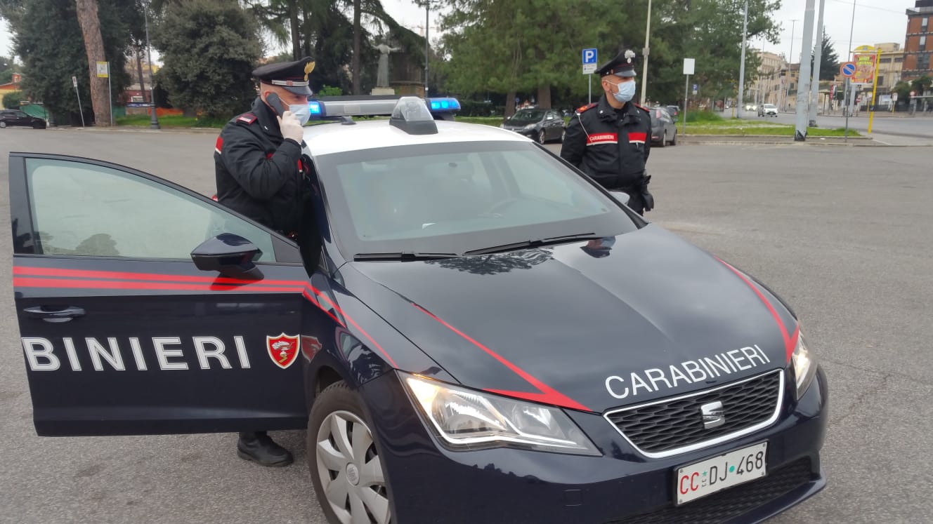 Fermato per un controllo anti contagio, nell'auto nascondeva la droga: arrestato