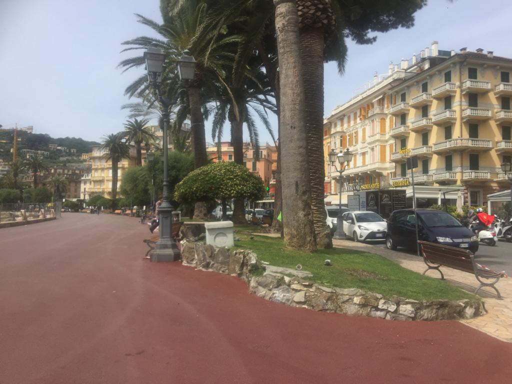 Rapallo trasforma la passeggiata in un grande ristorante a cielo aperto in stile francese 