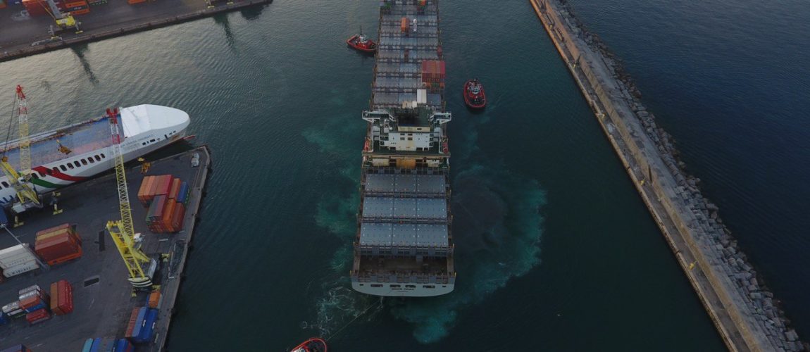 Record al porto di Genova: la nave più grande mai entrata a Sampierdarena