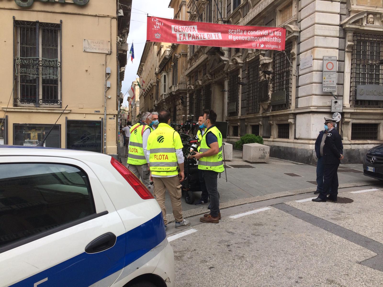 Sicurezza a Genova, l'occhio di un drone controlla la situazione nei vicoli