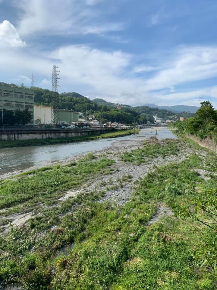 Genova, si rompe una tubatura a San Quirico: gasolio in strada e traffico in tilt