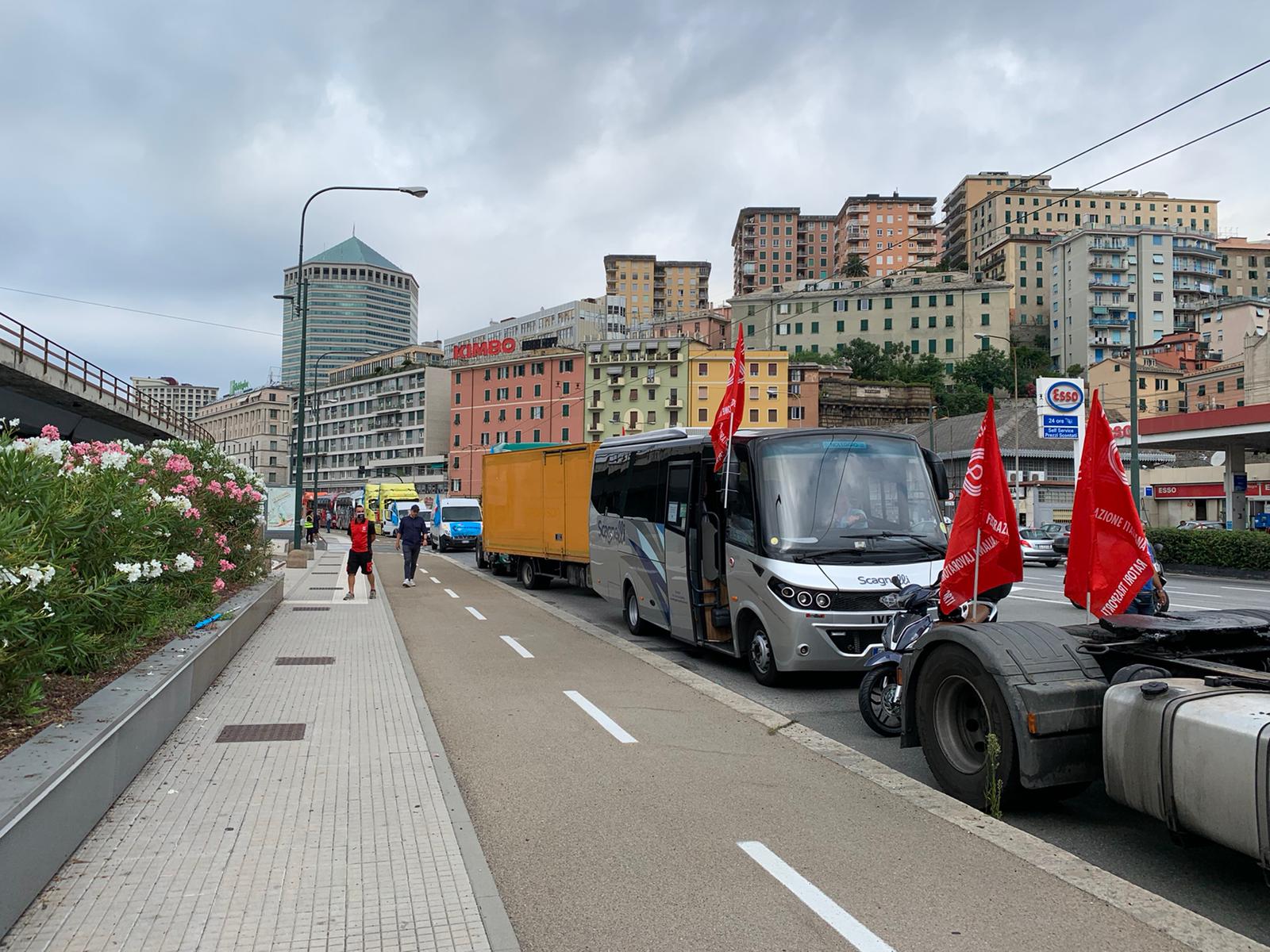 'Liberate la Liguria' con bus, treni, porto e aeroporto in sciopero per 24 ore