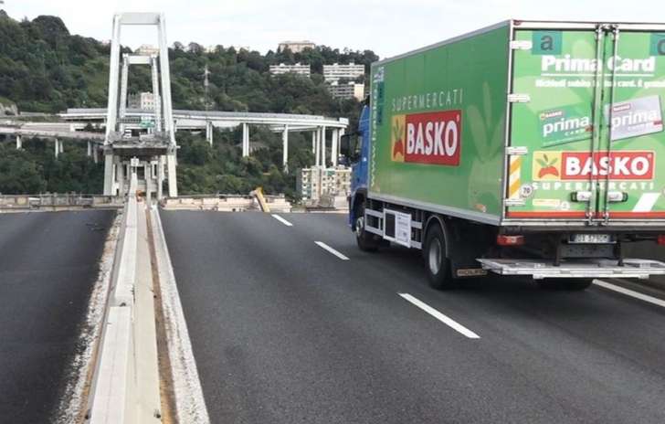 Il camioncino Basko simbolo tragedia di ponte Morandi donato alla città di Genova