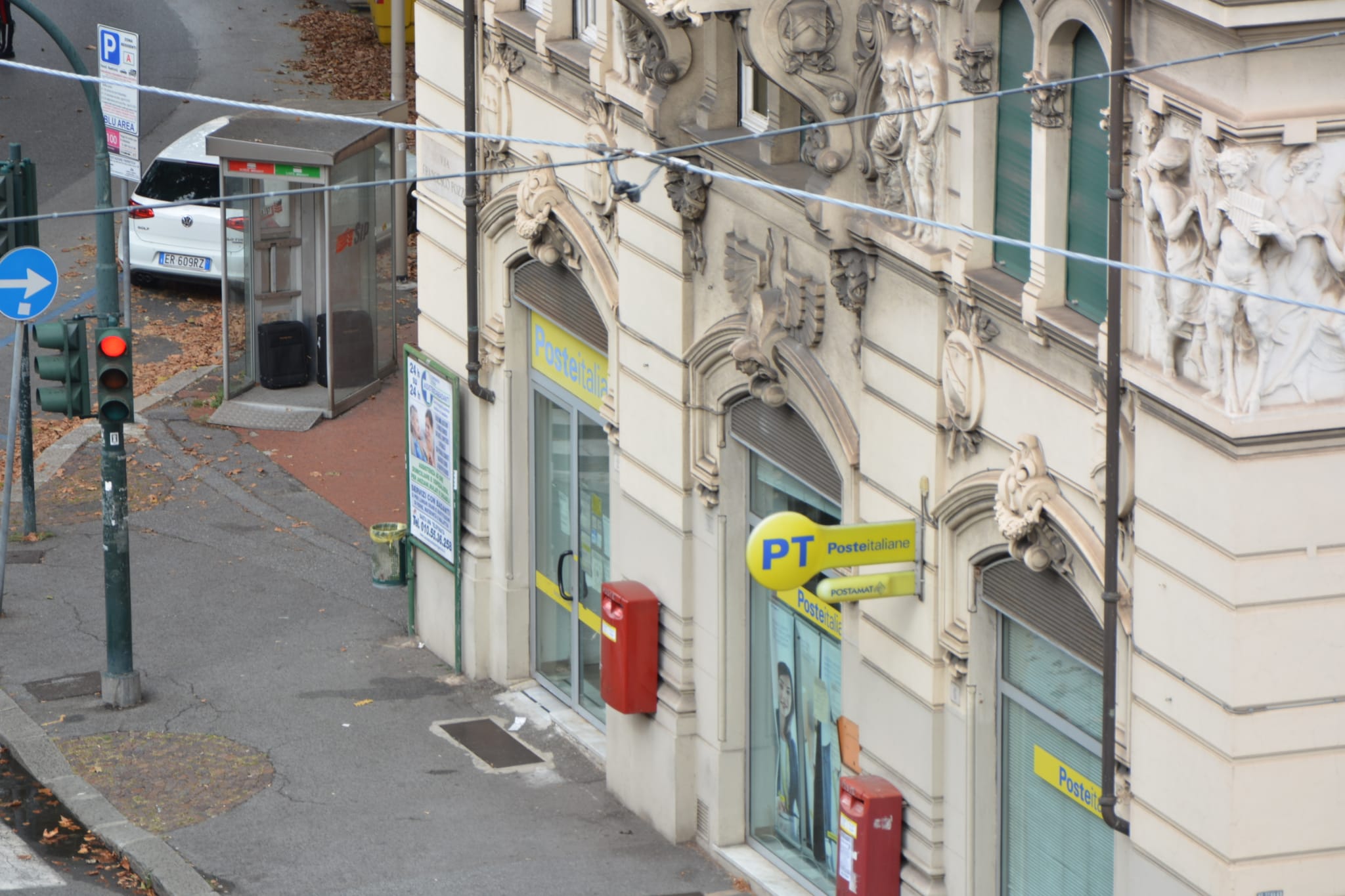 Due valigie abbandonate in piazza Tommaseo, allarme bomba a Genova