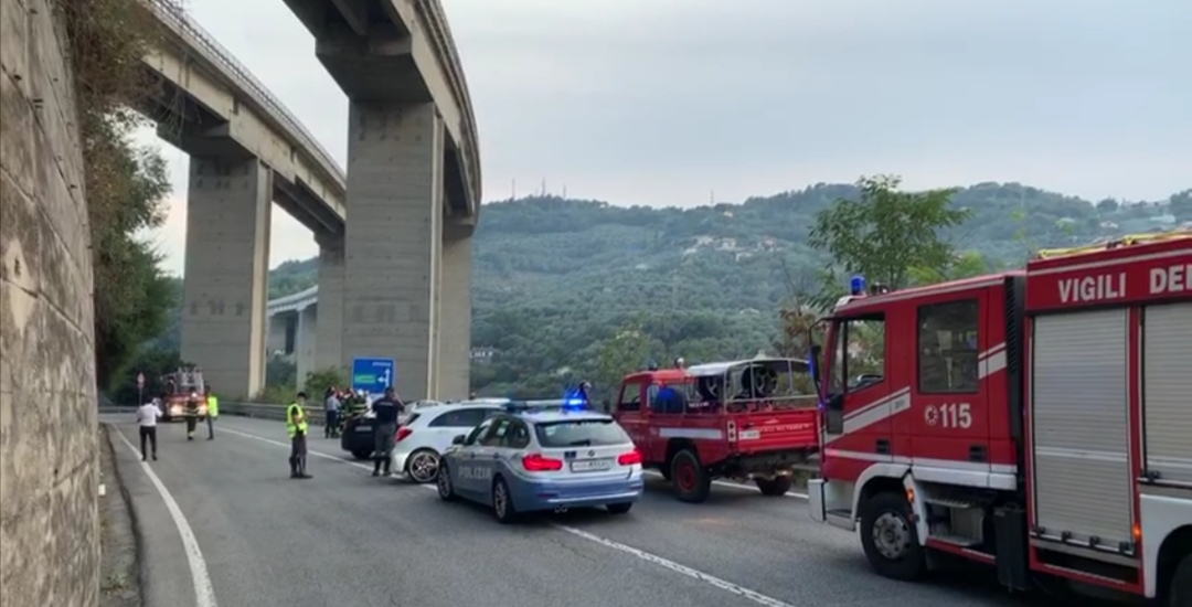 Autostrade, paura a Imperia: intonaco giù dal viadotto Impero sulla A10