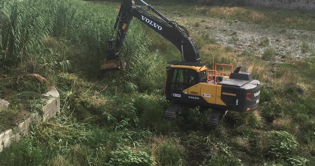 Rio Fegino a Genova, avanti i lavori di pulizia dell'alveo del torrente