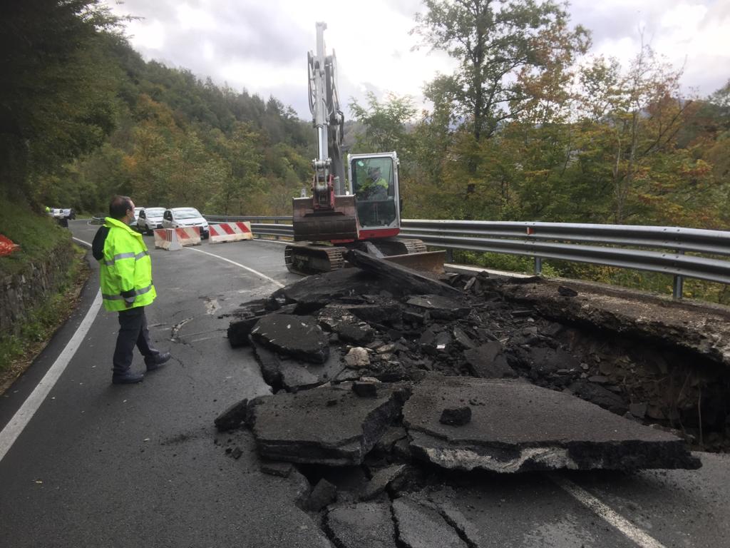 Val d’Aveto, entro il weekend la strada per i mezzi di soccorso ma settimane per le auto