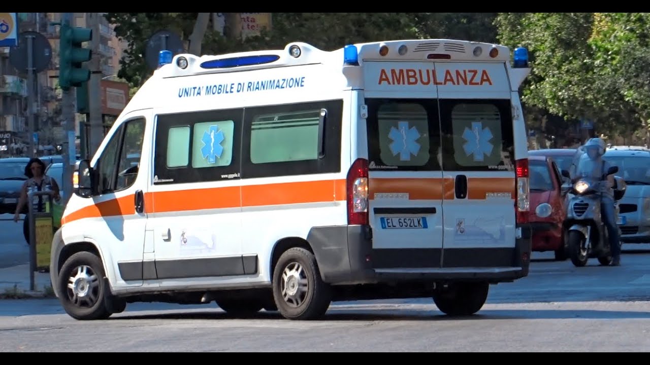 Donna investita da un'auto, è grave al San Martino di Genova