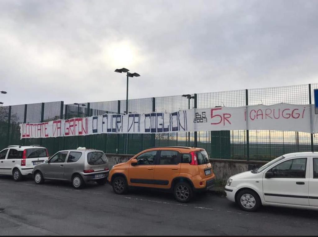 Genoa, durissimo striscione esposto a Pegli: 