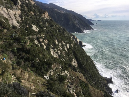 Le Cinque Terre deserte come mai e i panorami mozzafiato stasera in 