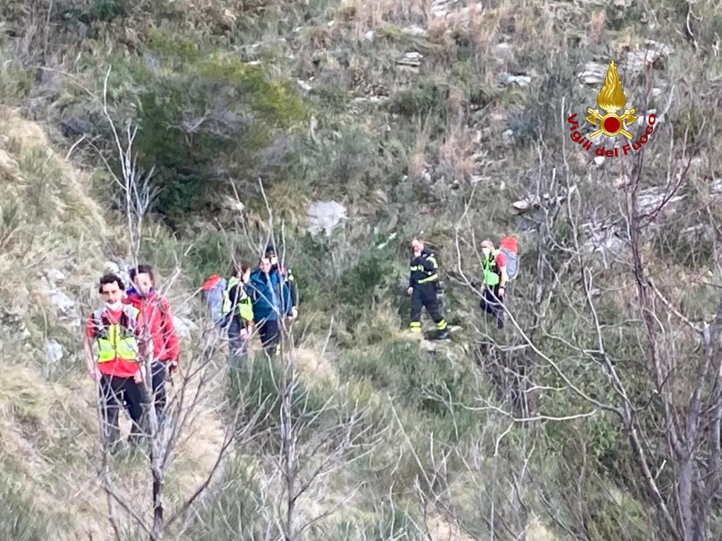 Perdono l'orientamento nel sentiero, soccorse due ragazze a Sessarego