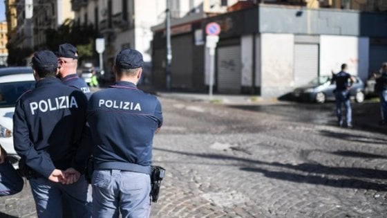 La Spezia, rapina donna in strada a calci e pugni: arrestato