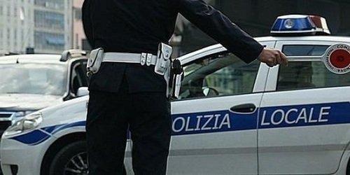 Sicurezza: Medusei, dotare di manganelli e spray urticanti i vigili urbani