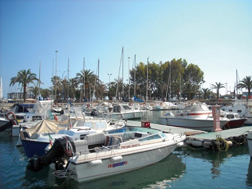 Sanremo, esce in mare e scompare. La barca trovata vuota a riva