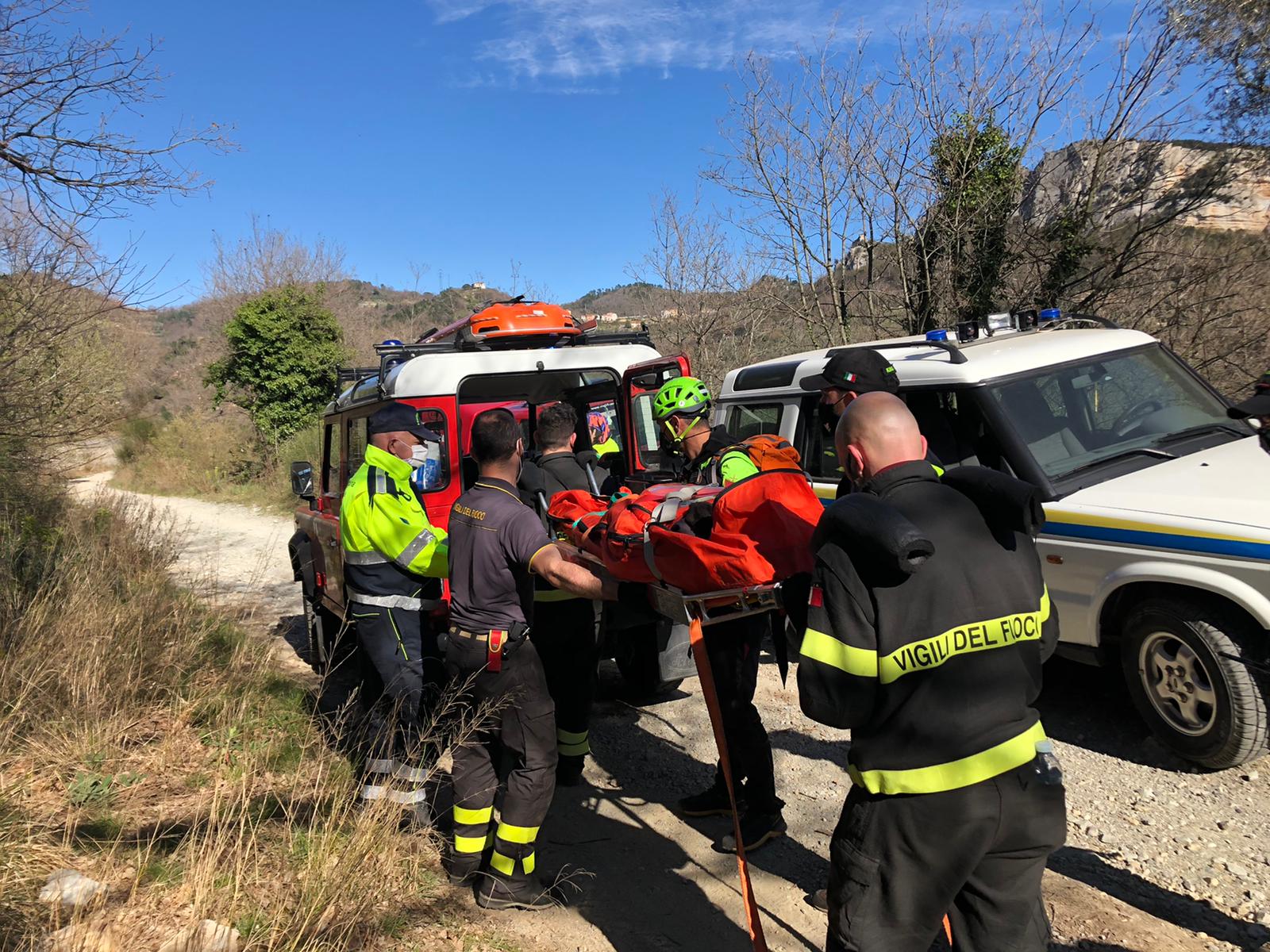 Si perde in un sentiero nel finalese, 75enne trasportata all'ospedale di Pietra