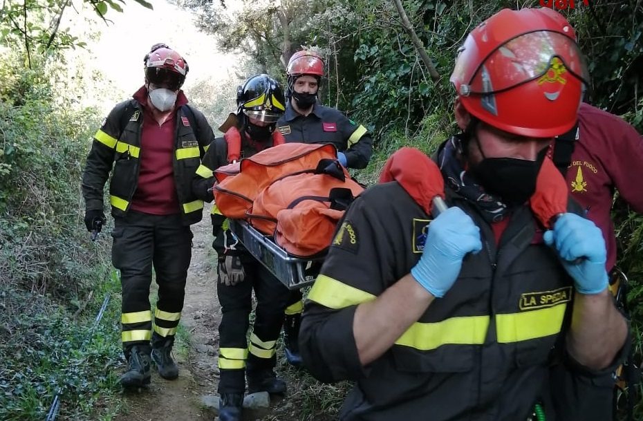 Si infortuna alla caviglia, 67enne soccorsa su un sentiero a Levanto