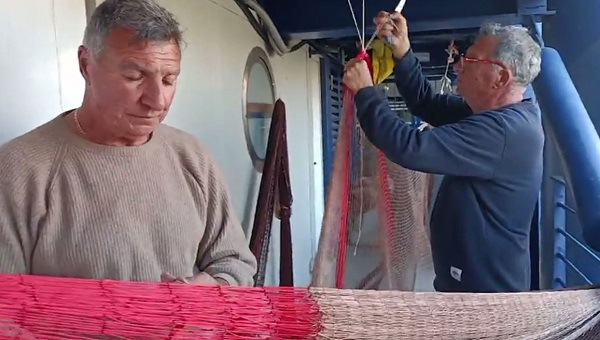 Caligo a Genova, i pescatori della Darsena: 