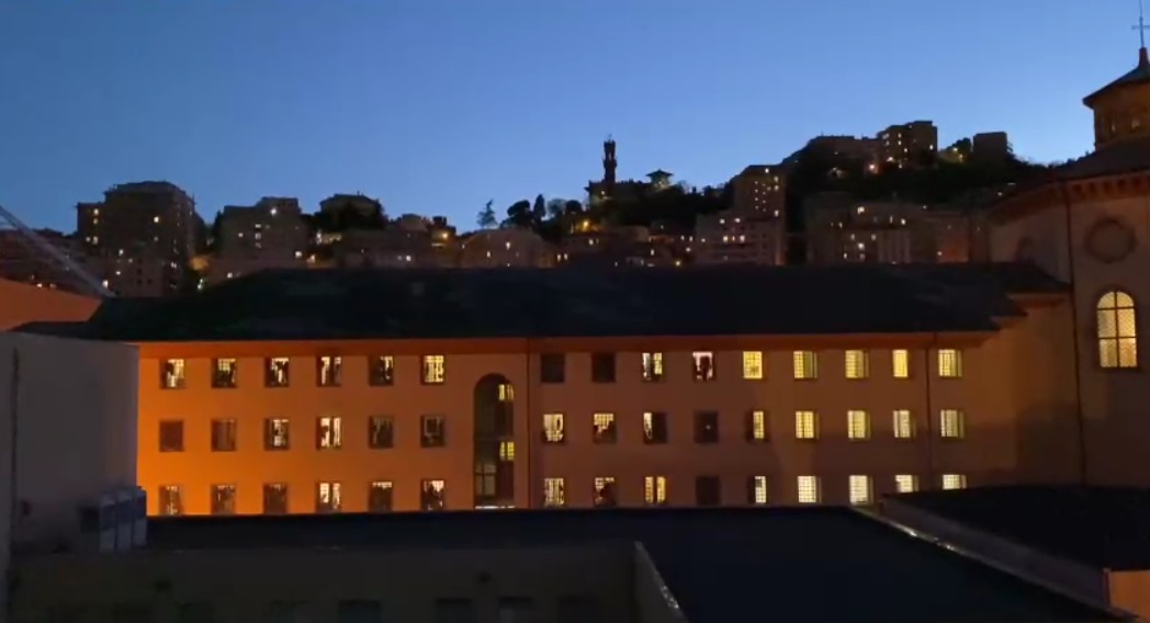 Genova, ferri contro le sbarre: la protesta rumorosa dei detenuti di Marassi