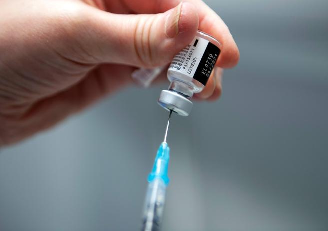 Vaccini, al via le prenotazioni per la fascia 60-64 in Liguria