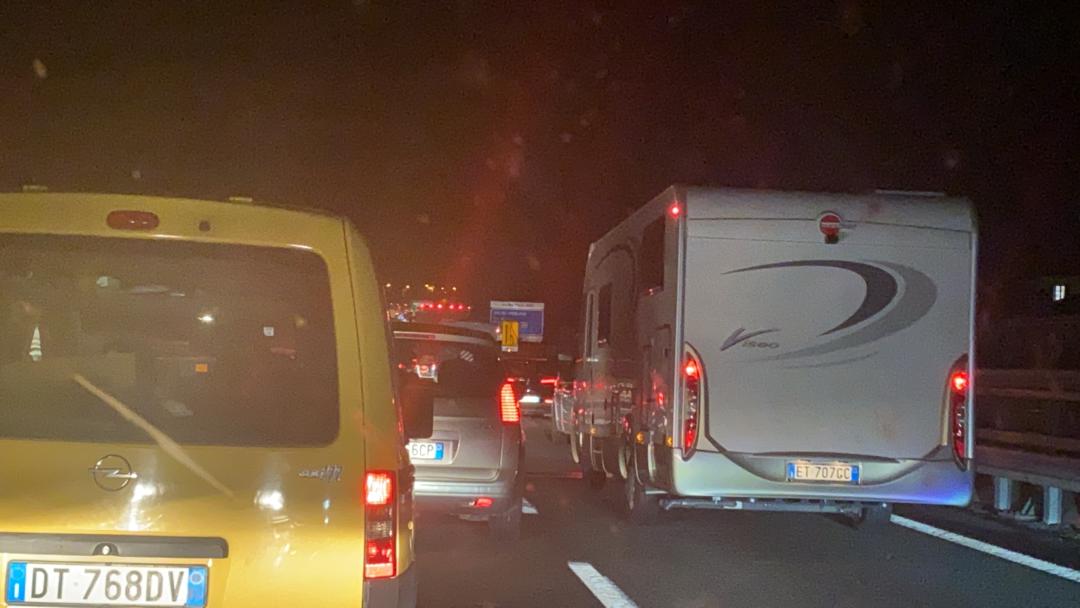 Le Autostrade sono un inferno: serata di code su A10, A26 e A12