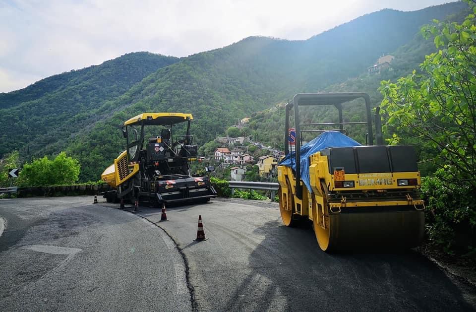 Lavori in corso sulla Sp 333, nuovo manto stradale a Uscio tra Avegno e Recco 