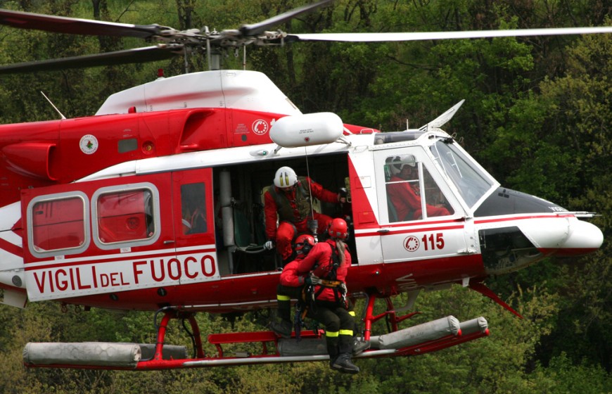 Si sente male sul sentiero per il 'paese fantasma': recuperato dall'elicottero