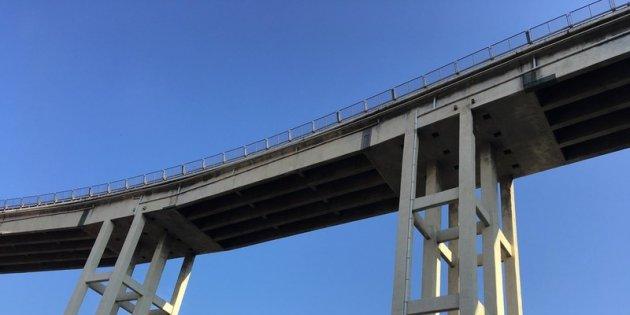 Savona, caduta calcinacci dal viadotto autostradale. Autofiori: 