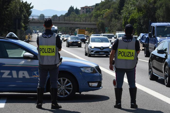 Autostrade in tilt, incidenti e migranti. La Polstrada: 