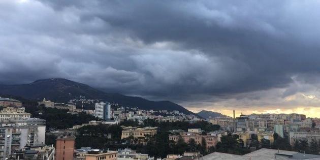 Meteo, giornata di piogge, vento e mari mossi sulla liguria