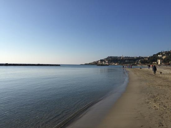 Balneazione vietata su litorale di Taggia e alla spiaggia di Sanremo