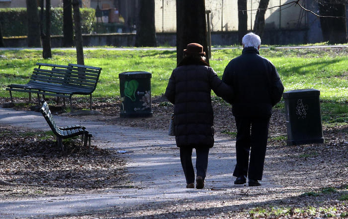  Genova, la moglie è molto malata: lui si toglie la vita dal dolore