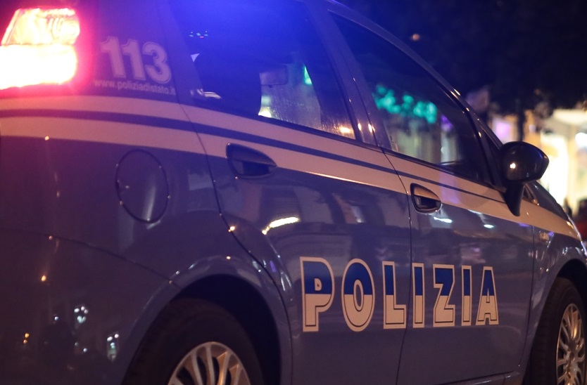 Tentata rapina a Genova, aggredisce un giovane e prova a strappargli la collanina